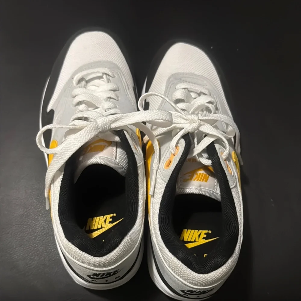 Nike‎ White and Black Sneakers Classic Design Comfortable Fit